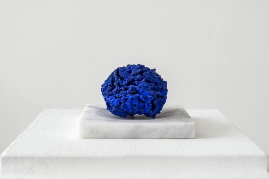 Yves Klein - Eponge bleue
