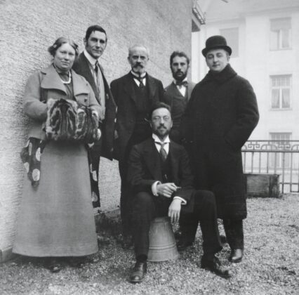 09 Mitglieder Blauer Reiter 1911_12 Maria, Franz Marc, Bernhard Koehler, Heinrich Campendonk, Thomas von Hartmann und Kandinsky vorne